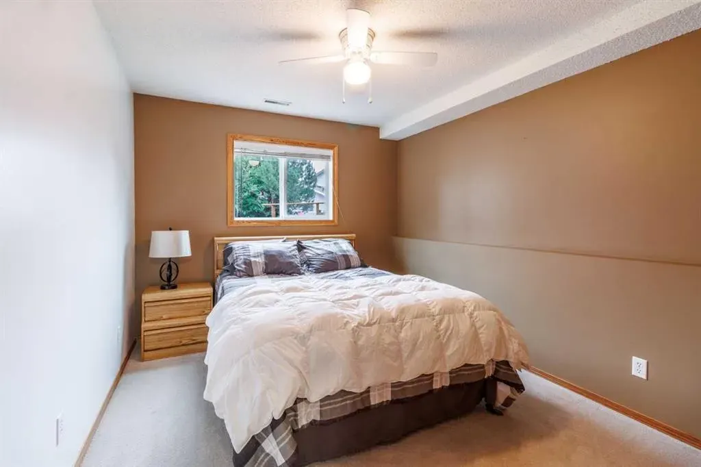 20 Macewan Ridge Gate NW