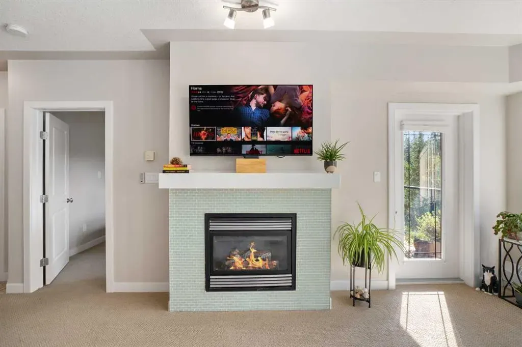 30 Discovery Ridge Close SW, #325