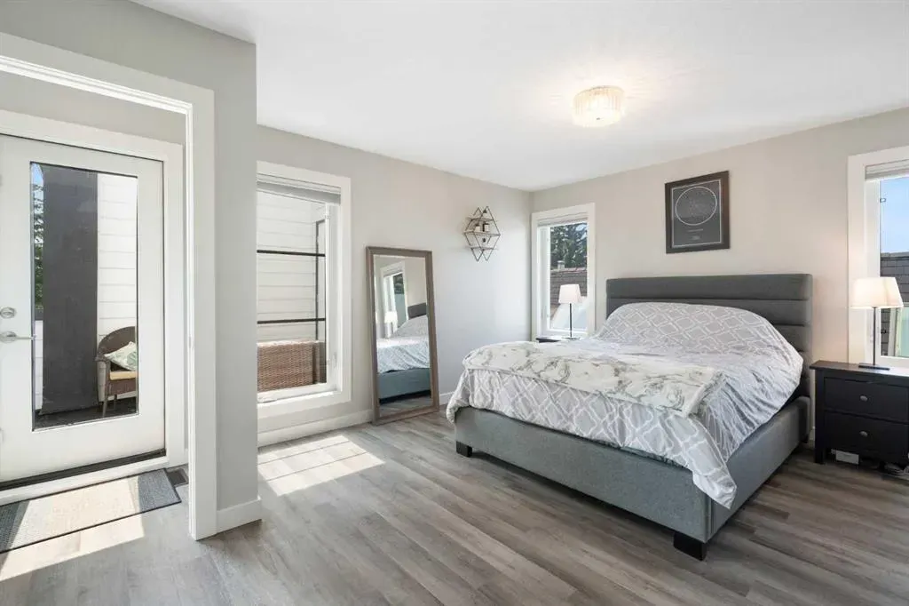 136 21 Avenue NE, #2