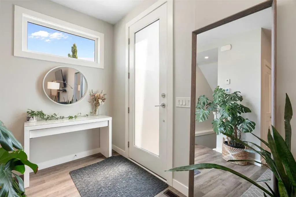 136 21 Avenue NE, #2