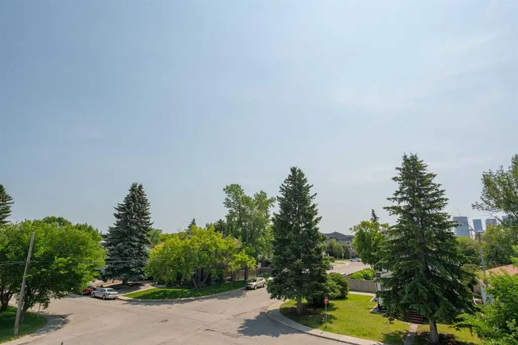 136 21 Avenue NE, #2