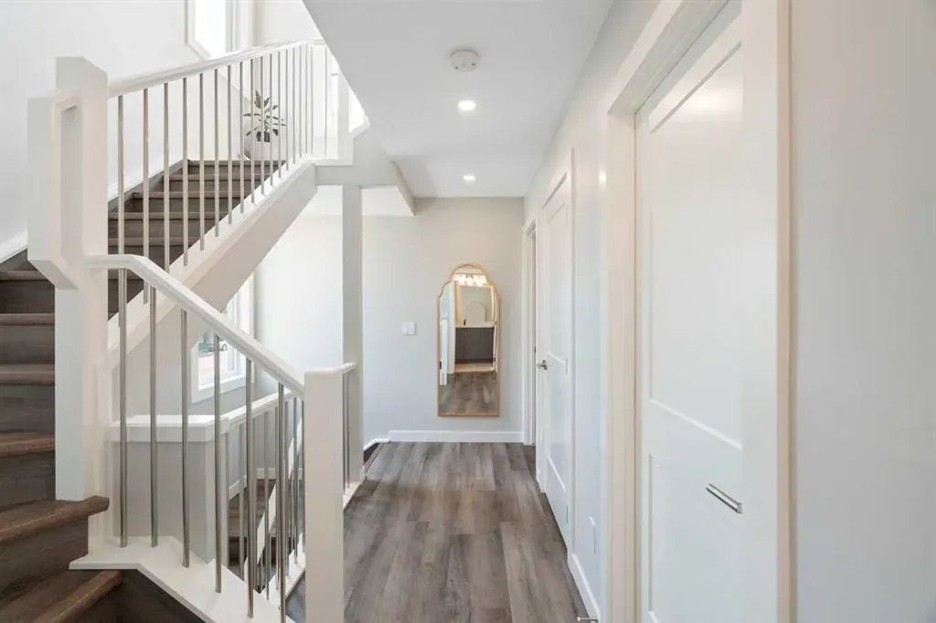 136 21 Avenue NE, #2