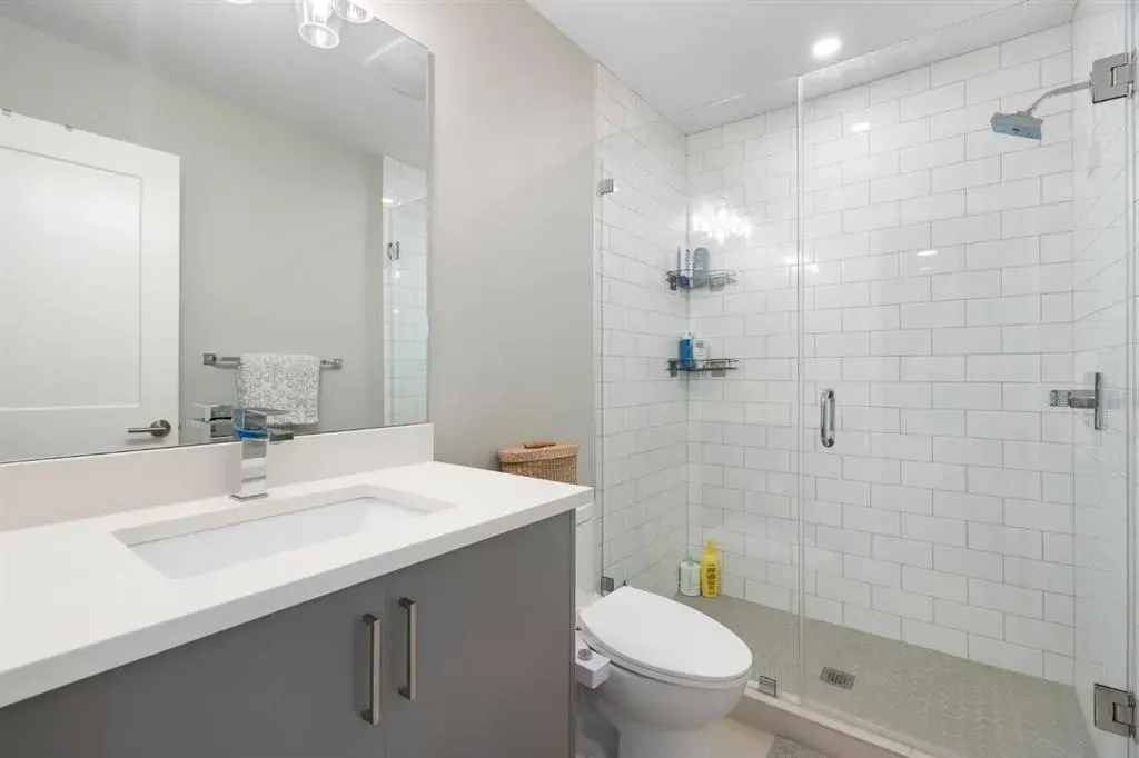 136 21 Avenue NE, #2
