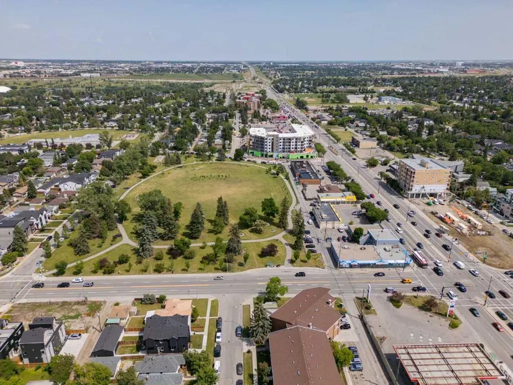 136 21 Avenue NE, #2