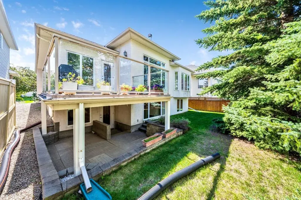 94 Simcoe Crescent SW