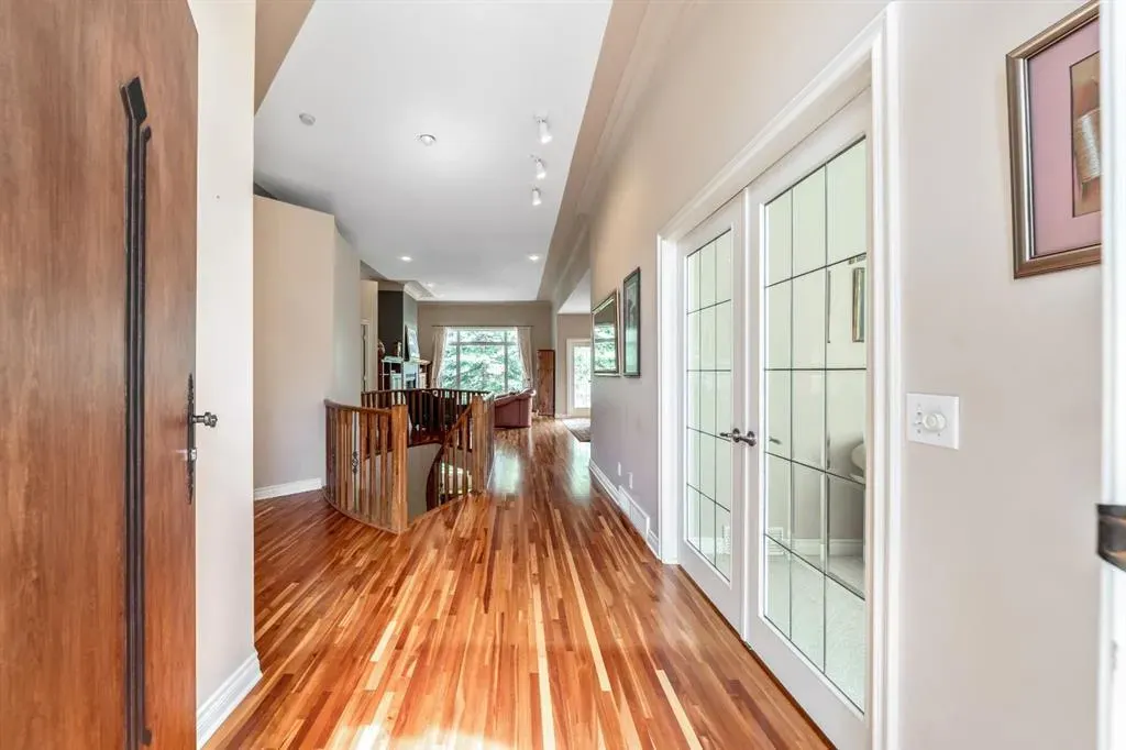 94 Simcoe Crescent SW
