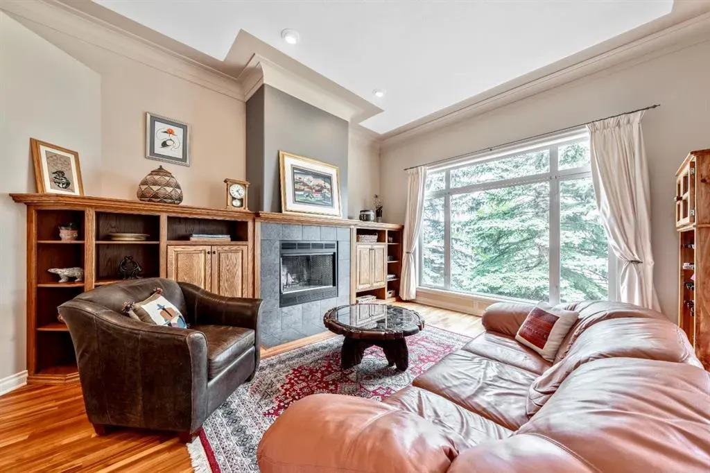 94 Simcoe Crescent SW