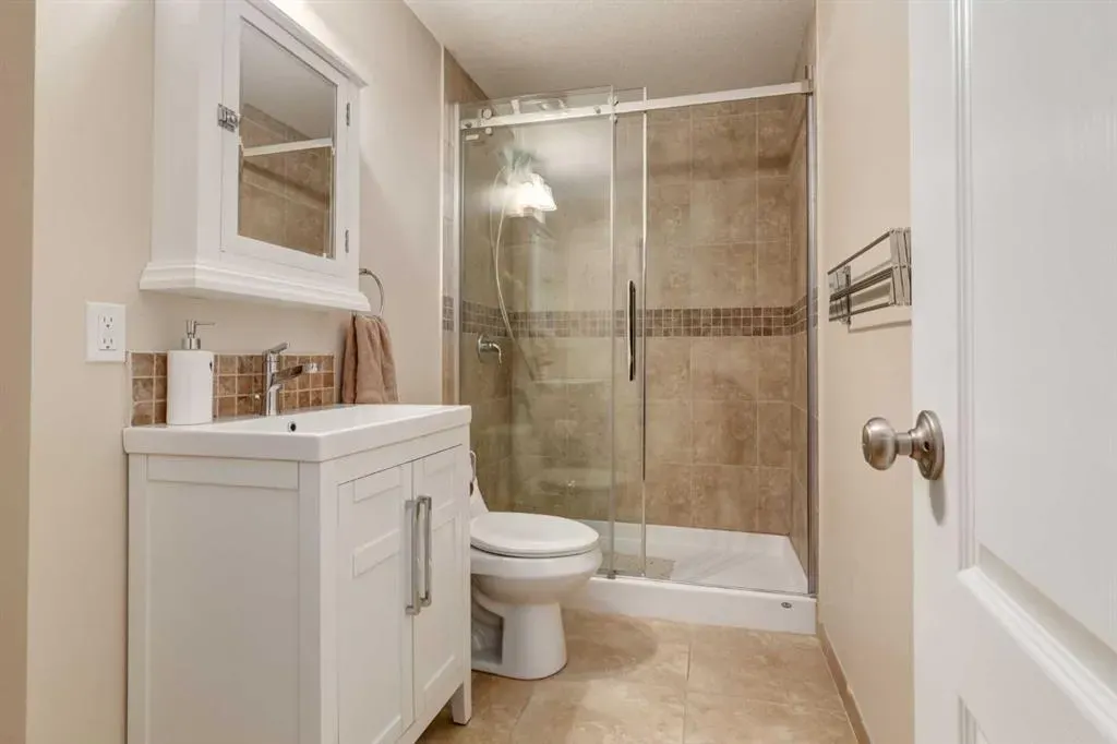 213 Evergreen Plaza SW