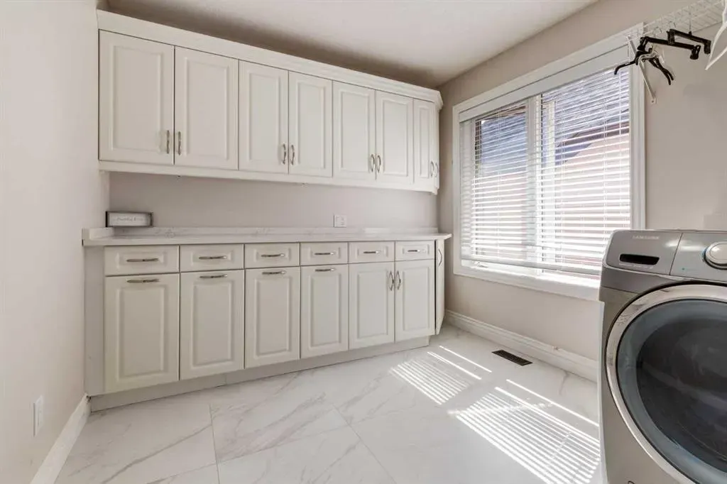 213 Evergreen Plaza SW
