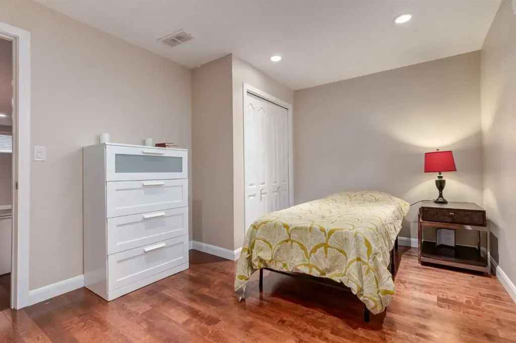 213 Evergreen Plaza SW