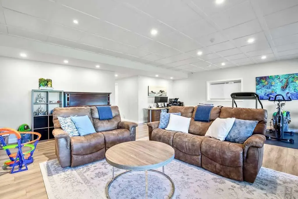 55 Sundown Way