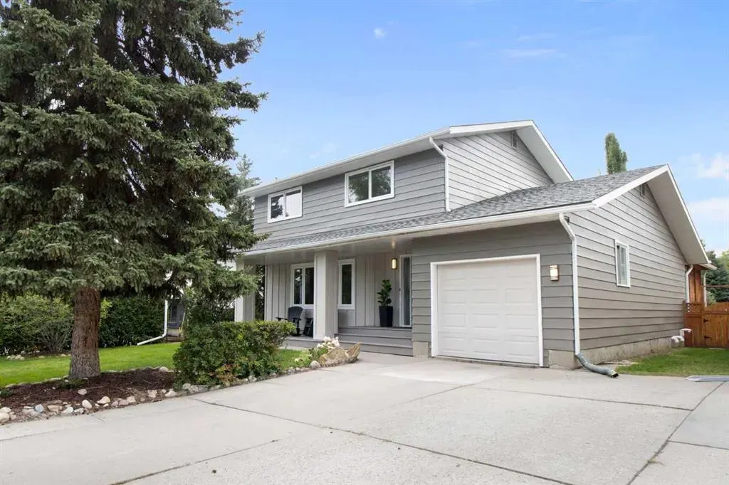 472 Cedarille Crescent SW