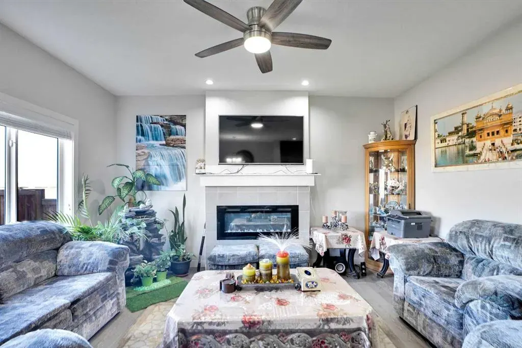 99 Savanna Way NE