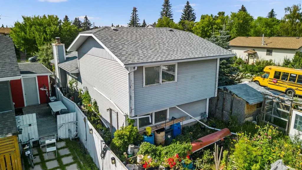 16 Tararidge Drive NE