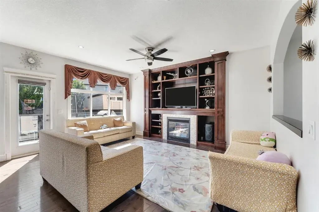 129 saddlelake Grove