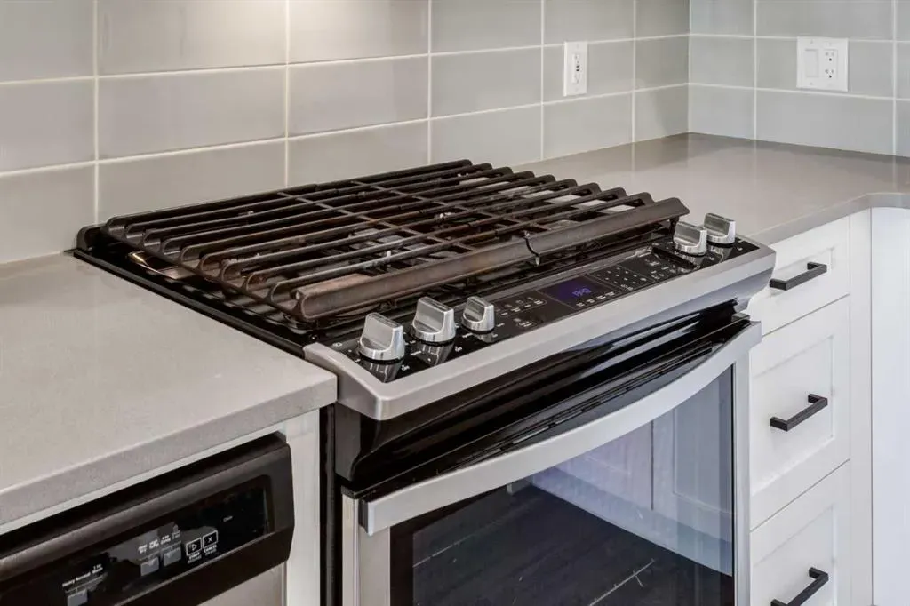 4138 University Avenue NW, #617