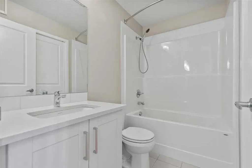 30 Mahogany Mews SE, #202
