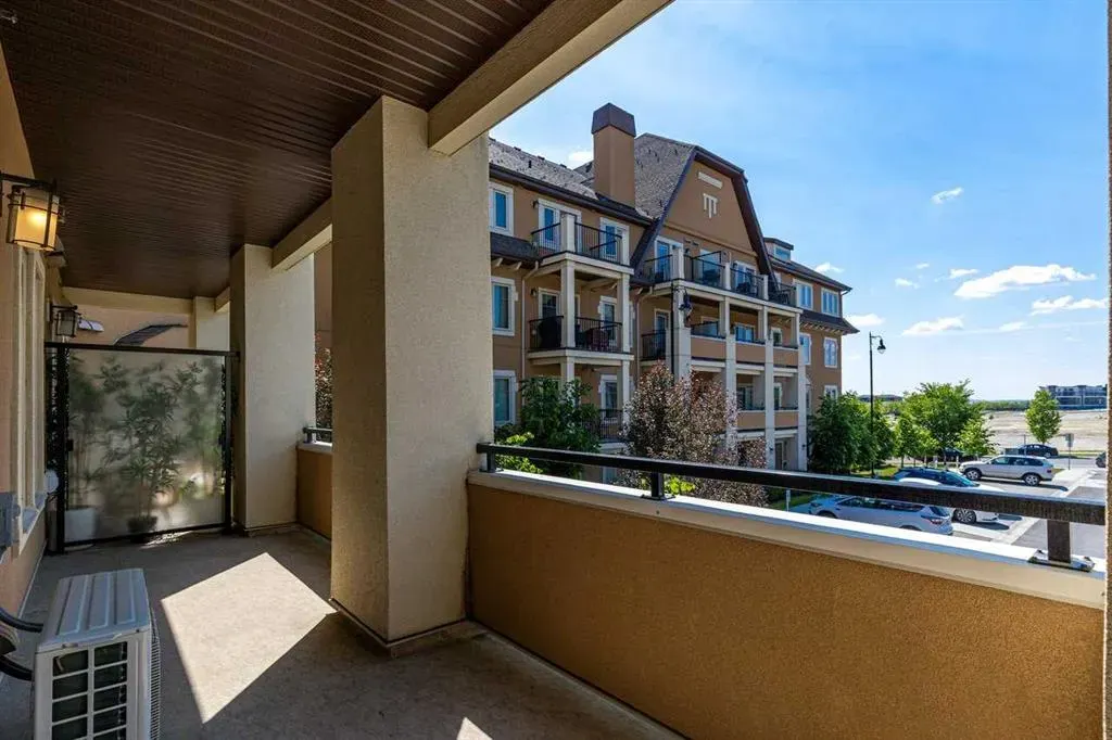 30 Mahogany Mews SE, #202