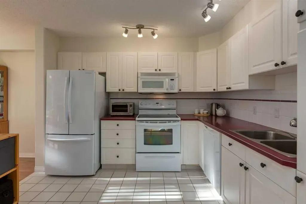 200 Sandstone Drive NW, #17