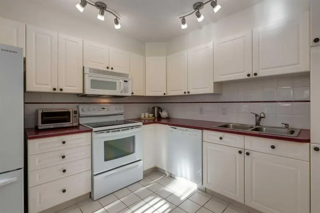 200 Sandstone Drive NW, #17