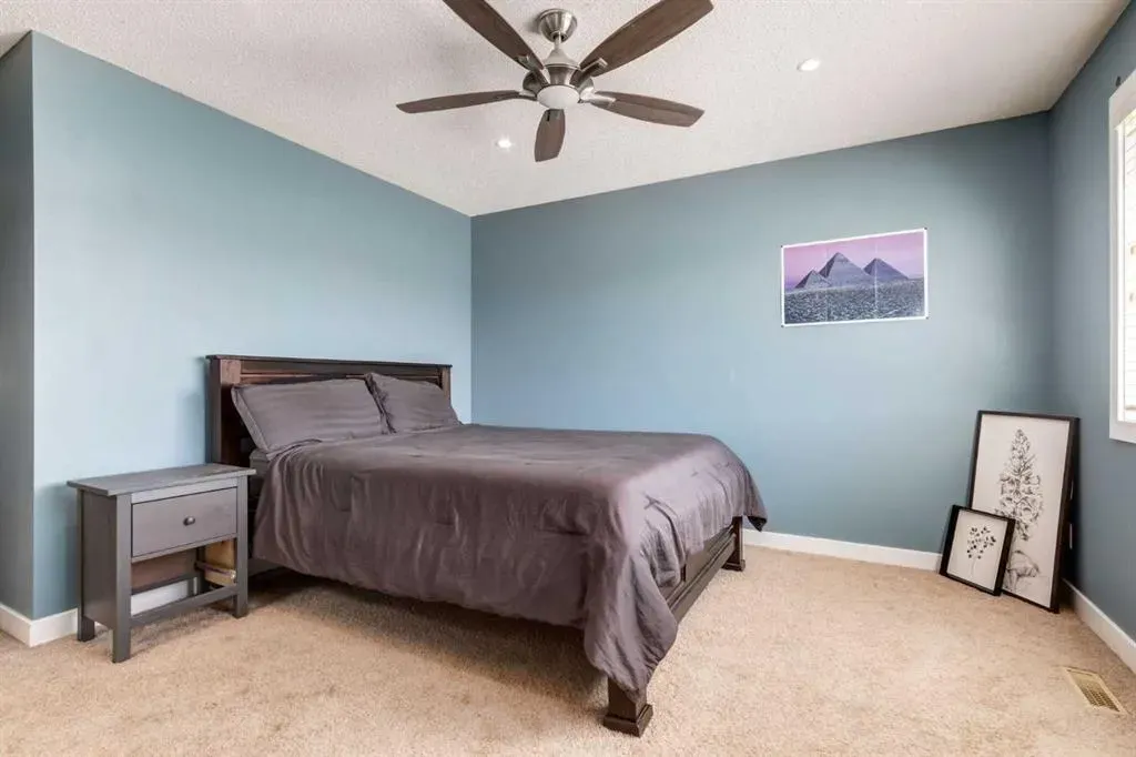35 Bridlecrest Manor SW