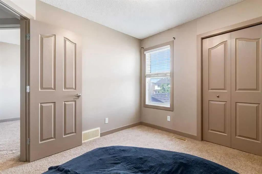 35 Bridlecrest Manor SW
