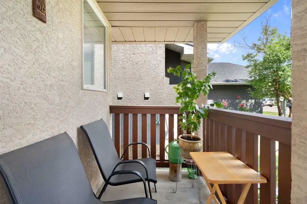 218 Martinglen Way NE