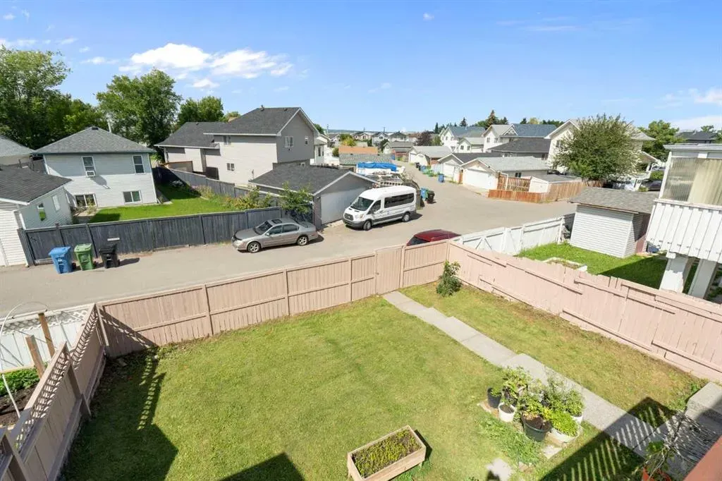 218 Martinglen Way NE
