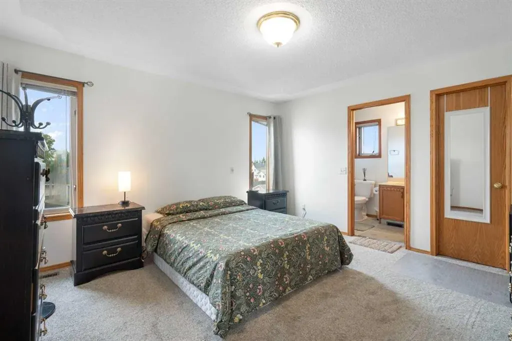 218 Martinglen Way NE