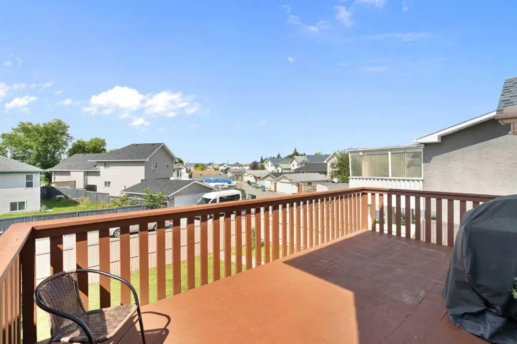 218 Martinglen Way NE