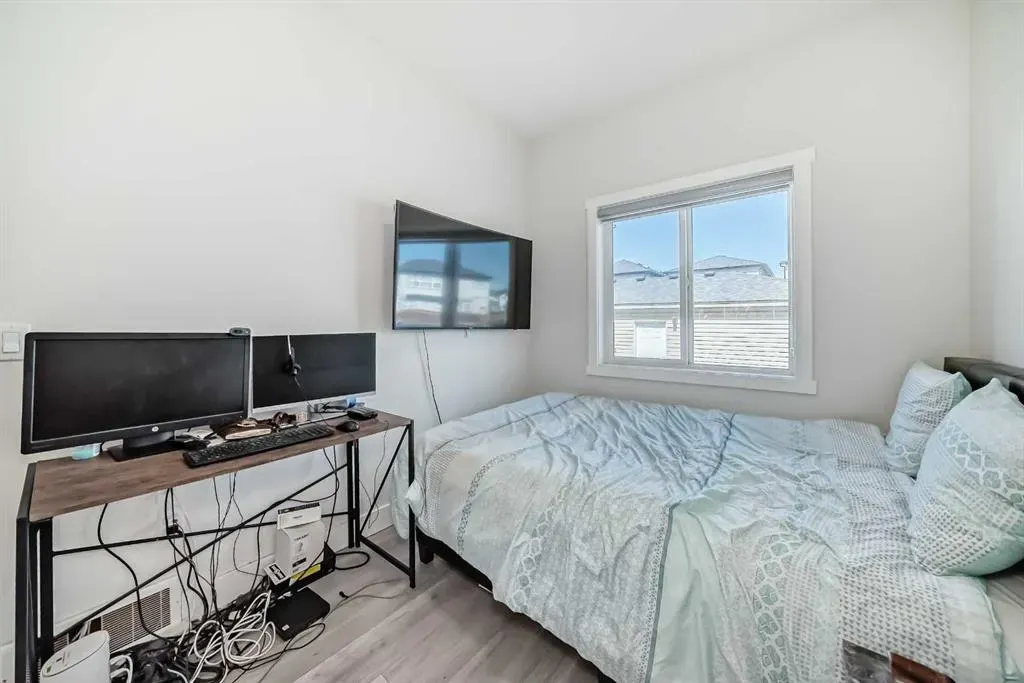56 Cornerbrook View NE