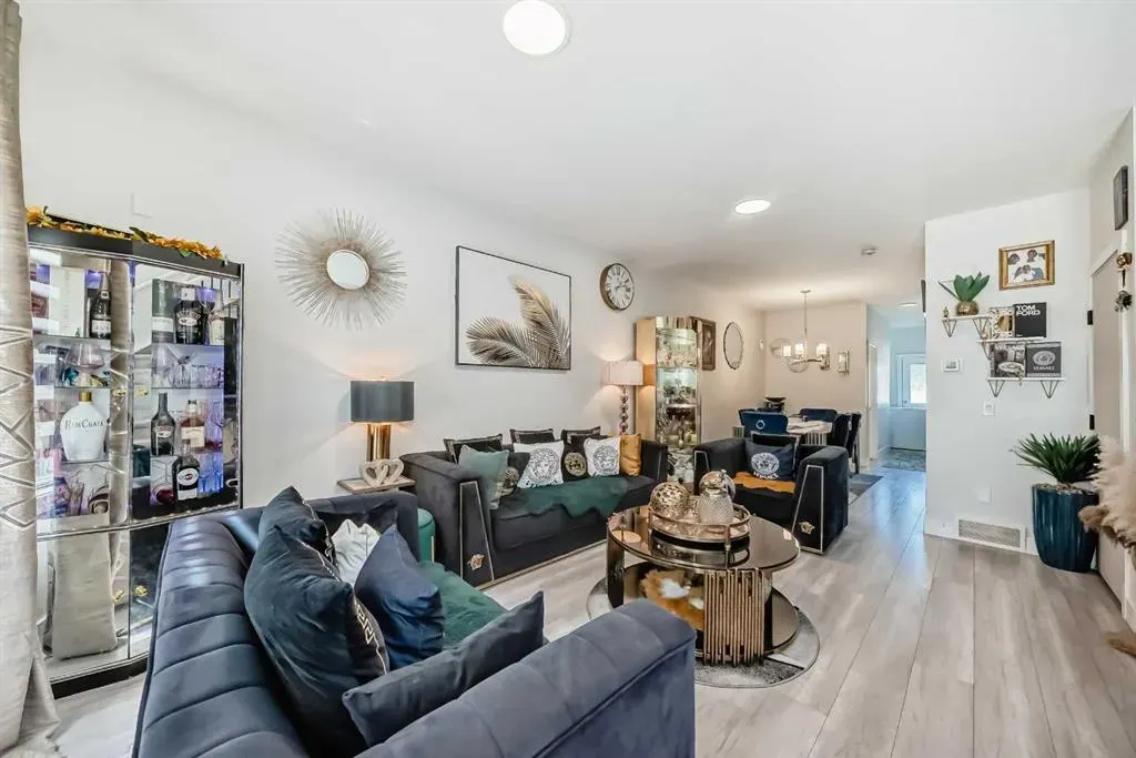 56 Cornerbrook View NE