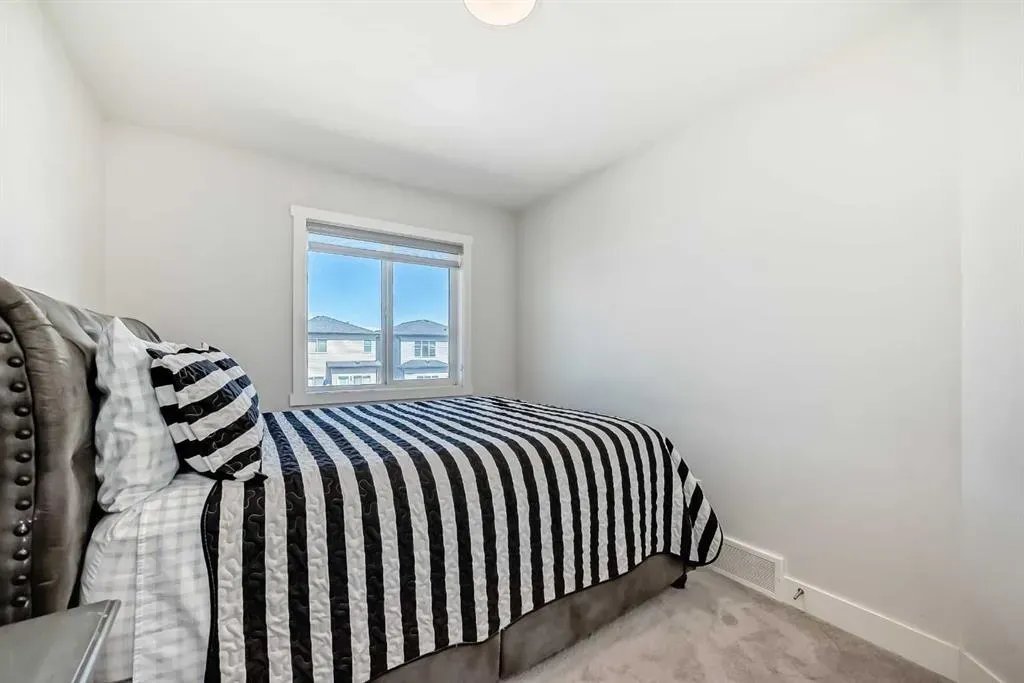 56 Cornerbrook View NE