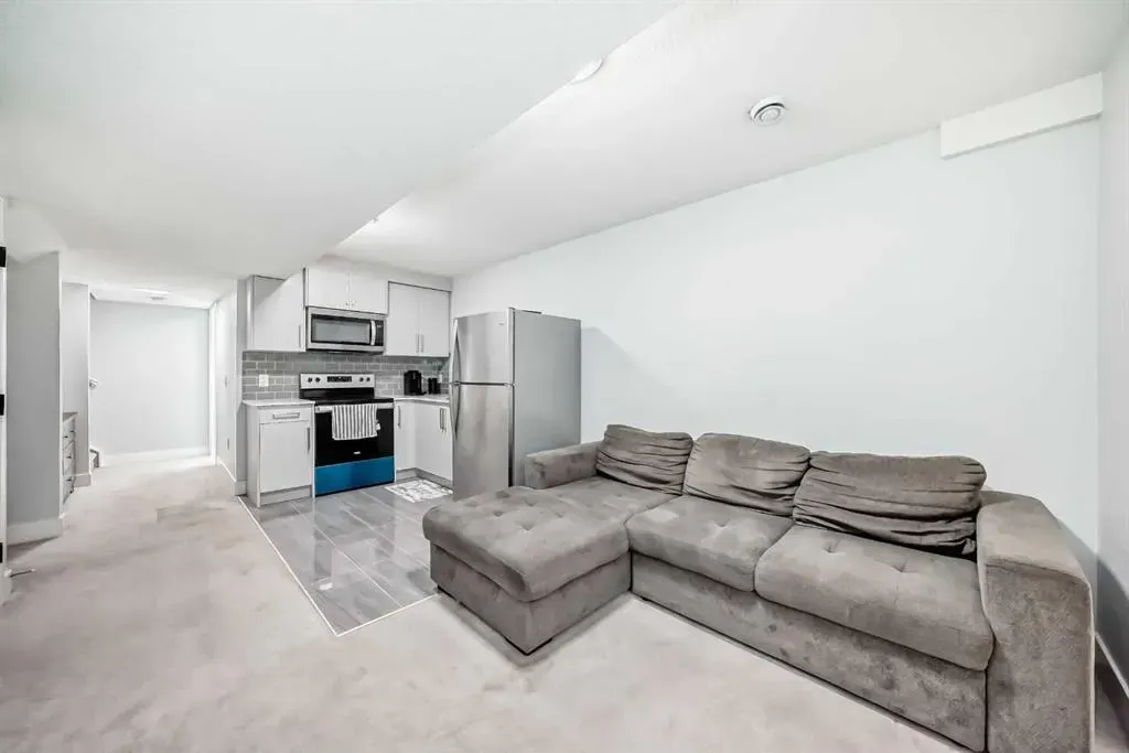 56 Cornerbrook View NE