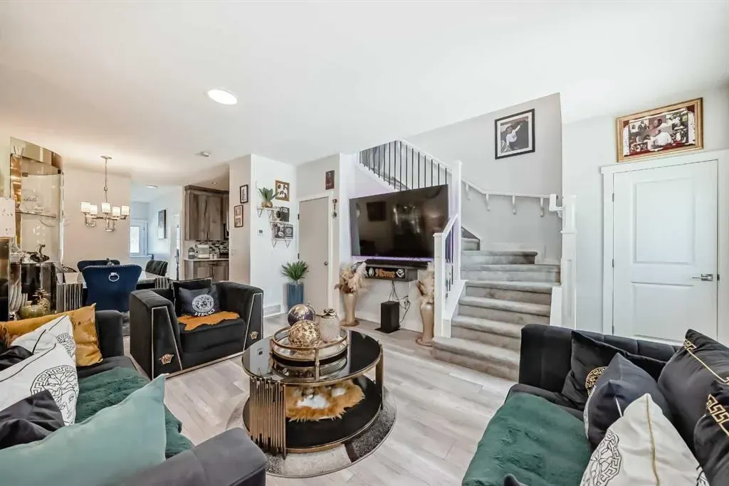 56 Cornerbrook View NE