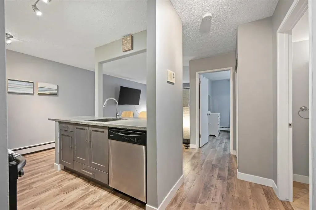 2734 17 Avenue SW, #203