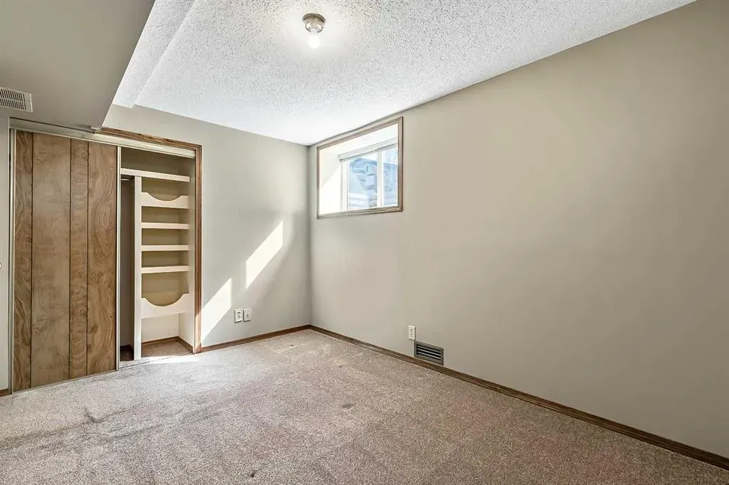 8 Heather Place SW