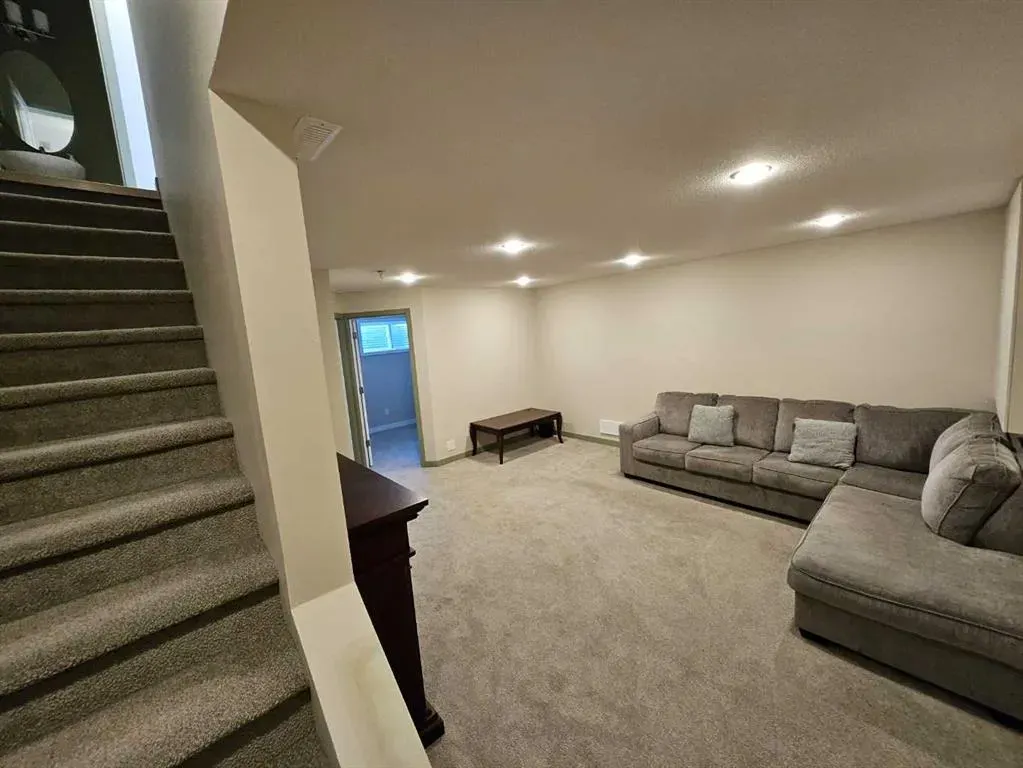 290 Mildred Dobbs Boulevard N