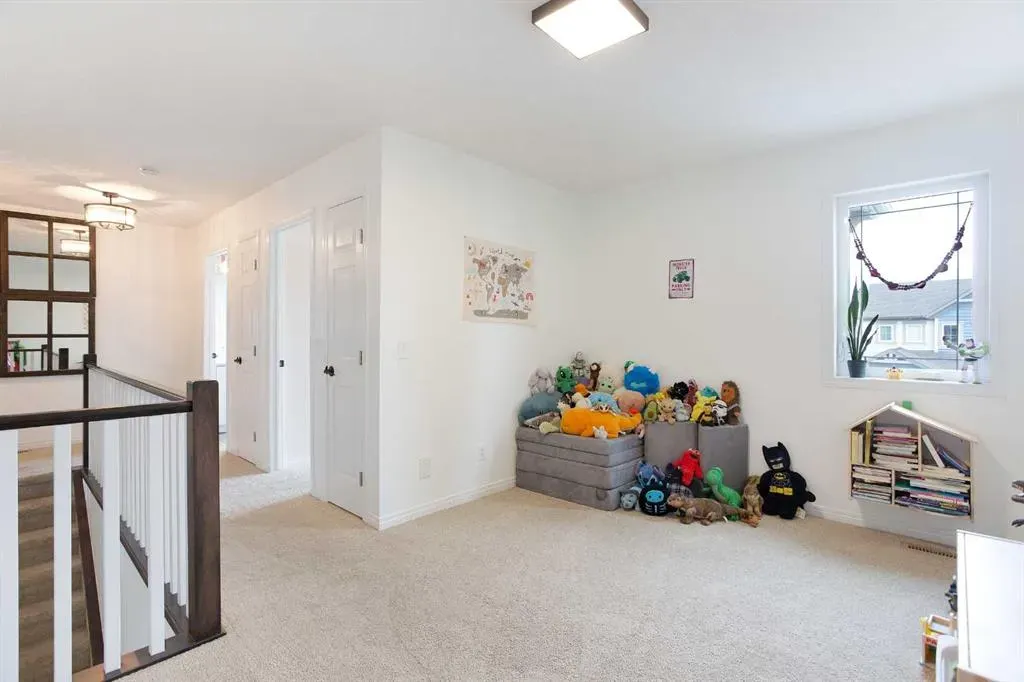 523 Windbrook Heights SW