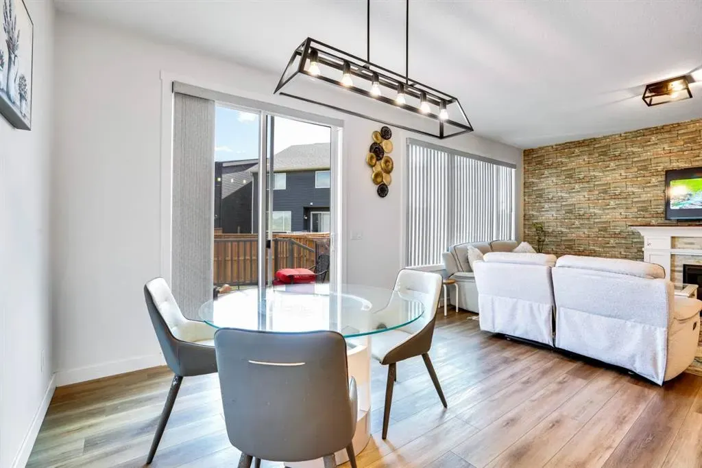 353 Walcrest View SE
