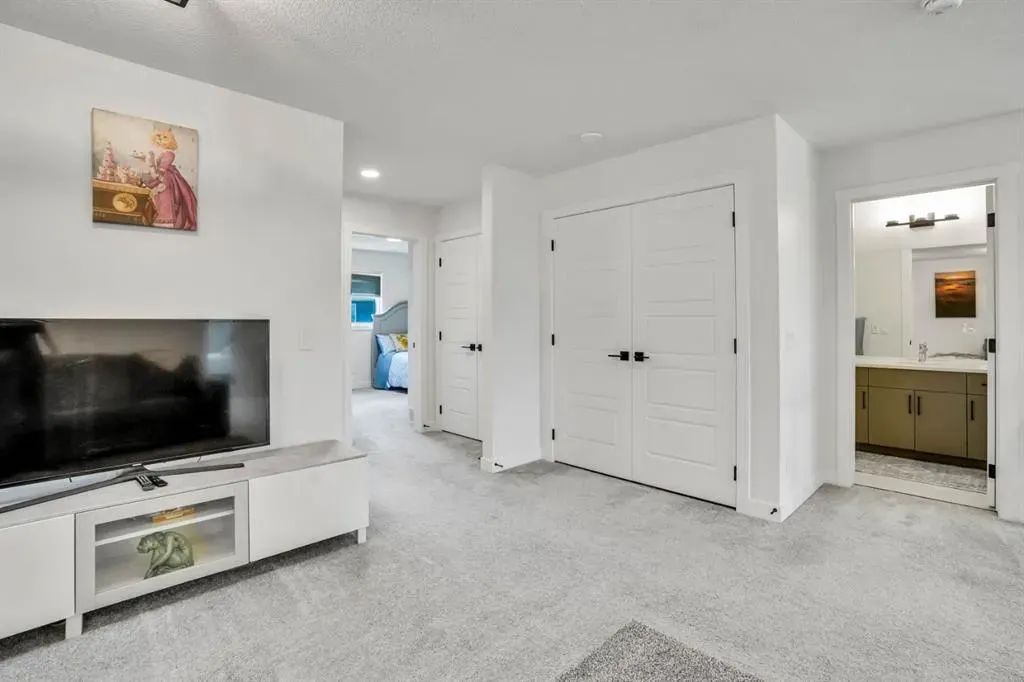 353 Walcrest View SE