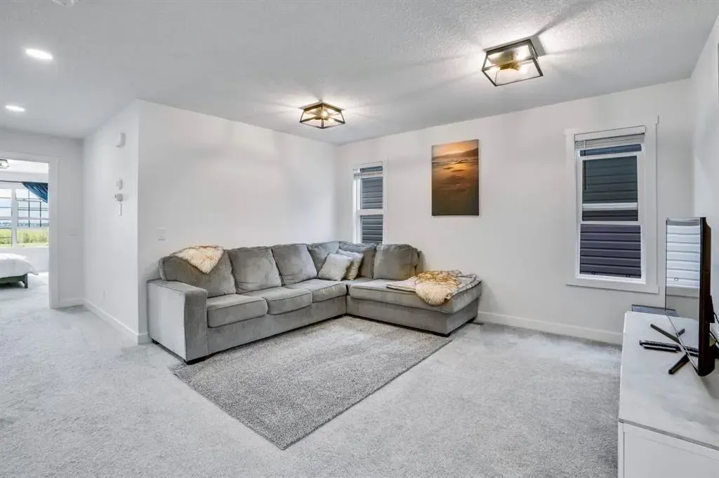 353 Walcrest View SE