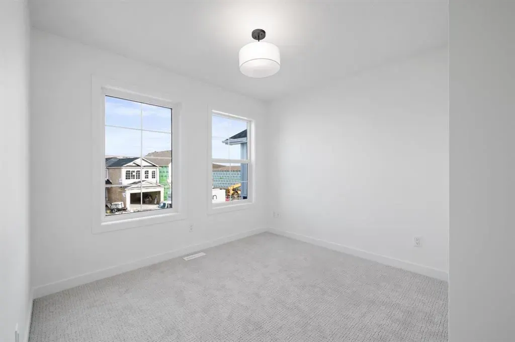 43 Carringvue Place NW