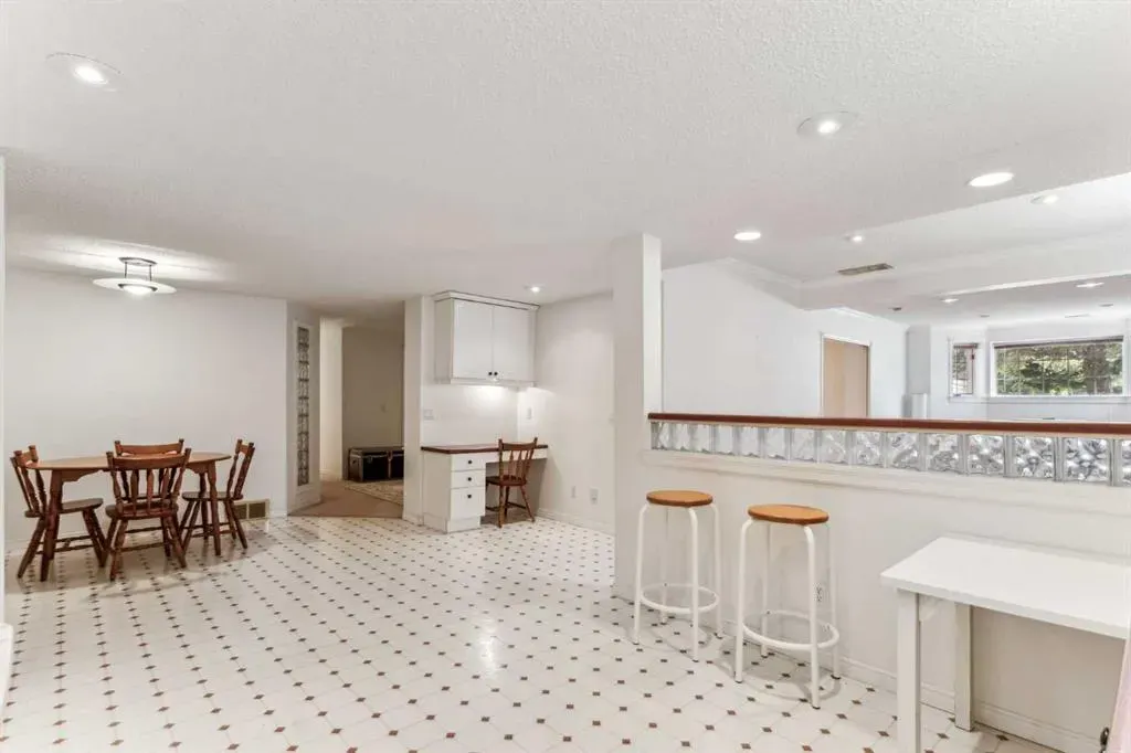 52 Edgeview Road NW