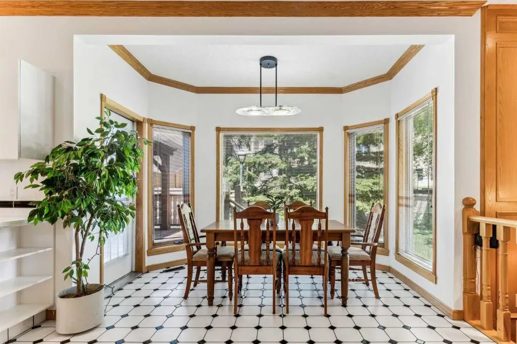 52 Edgeview Road NW