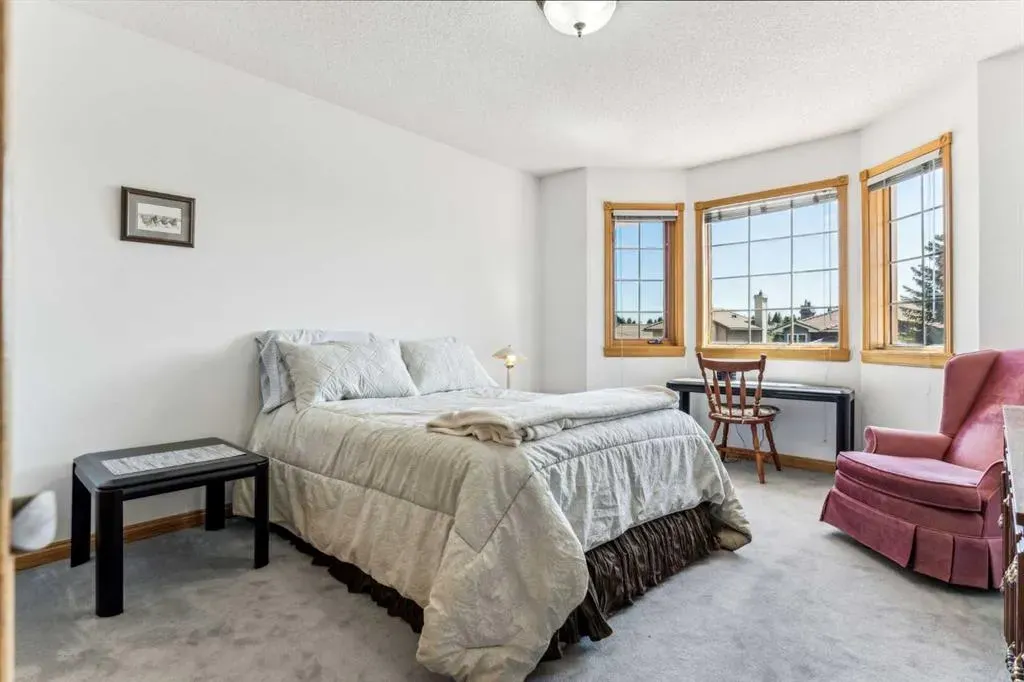 52 Edgeview Road NW