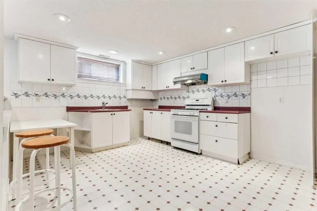 52 Edgeview Road NW