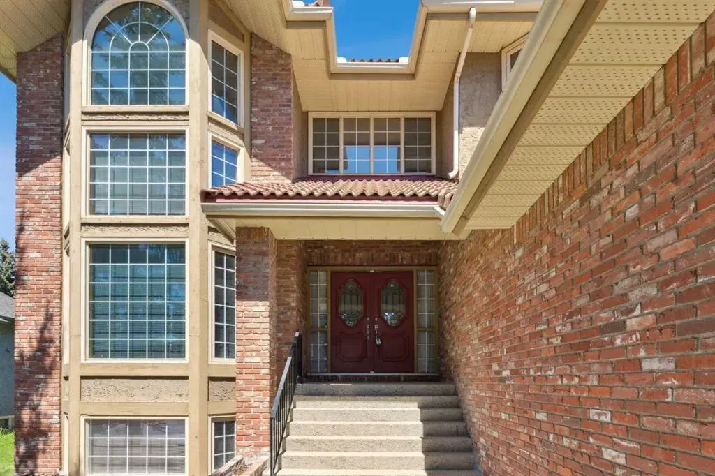 52 Edgeview Road NW