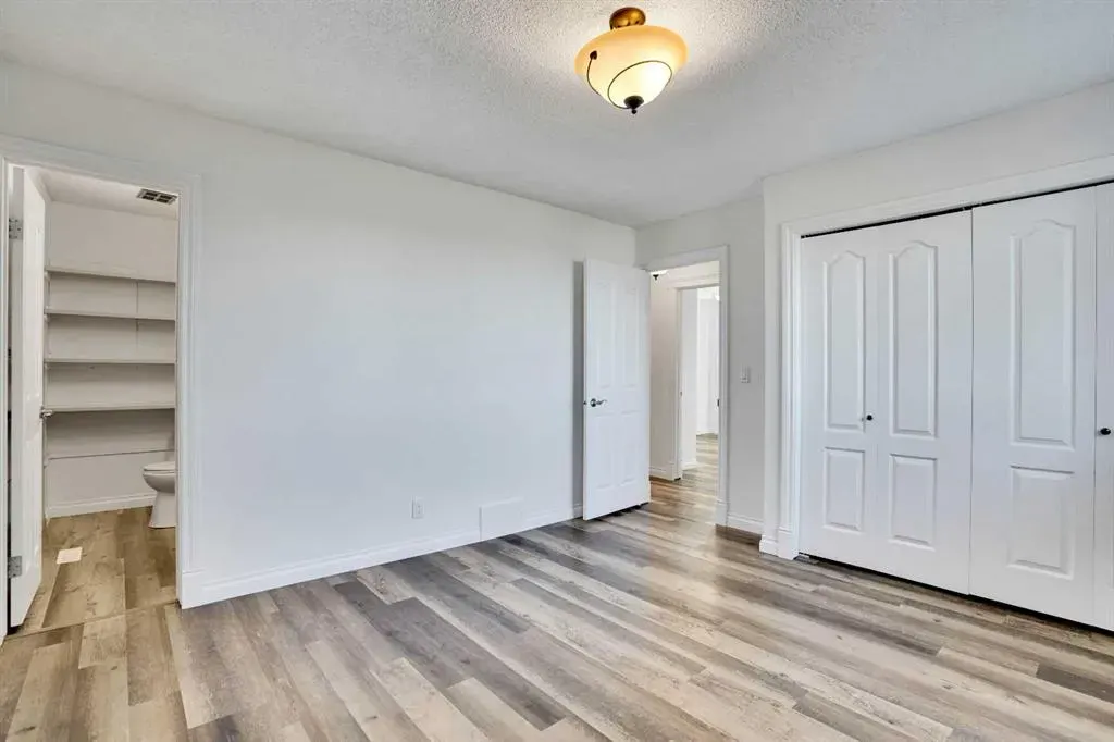 76 Coach Manor Rise SW