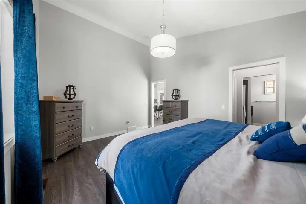 136 Drake Landing Gardens